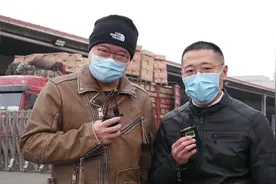 呼和浩特这家企业复工了，主持人在工厂门口闻出好几种味道视频封面