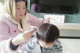 给小外甥剪头发，对于我患有类风湿手腕关节僵硬不灵活的来说很成