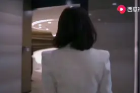 女总裁走路气场对比，陈数最霸气，张雨绮脖子以下全是腿！视频封面