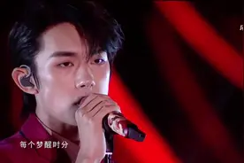 易烊千玺一曲《冷静和热情之间》，真真切切，好听极了！视频封面