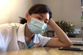 小敏脸上点痣弄花了，只能带着口罩上班，一天都吃得好清淡视频封面