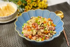 云腿焖饭，米饭颗粒分明，香气四溢，一口下去大大的满足