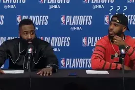 太尴尬！火箭赛后采访，记者一直问哈登问题，保罗受不了尴尬离场视频封面