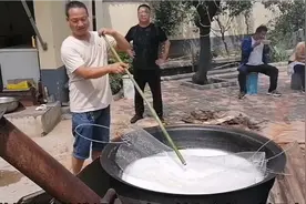 河南农村生小孩第三天吃面条！炒菜锅大的能洗澡，面条用三轮车装视频封面