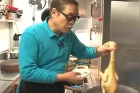 香港名厨高师傅制作白切鸡，这样煮出来的鸡肉皮爽肉鲜，非常好吃