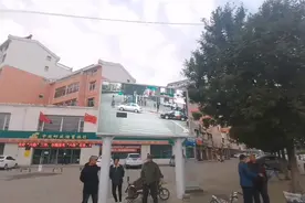 大同棚户区十字路口新添设备，也没挡住人们闯红灯的热情视频封面