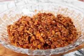 外面卖10块钱一瓶的蘑菇酱，教你在家做，鲜嫩好吃，一学就会