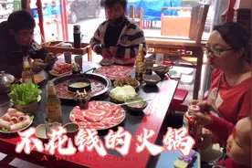 共享充电宝半年挣300元，带兄弟们吃火锅解解馋，小郭饭量可真大视频封面
