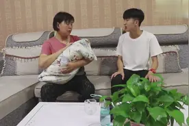 保姆每次给宝宝喂奶都偷偷摸摸，男主人疑惑视频封面