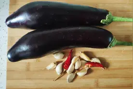 学习王刚大厨的蒜香茄子家常做法，出锅后味道果然不赖视频封面