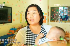 传说吃母乳的宝宝不需要喝水，这到底科学吗？听听专家怎么说视频封面