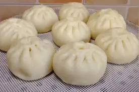 香喷喷的香菇粉条肉包子来啦~喜欢的小伙伴快做起来吧