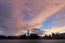 中国福州2020年8月3日，天空晚霞美景街拍，傍晚太阳下山视频封面