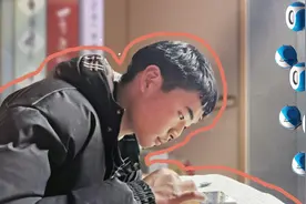 弟弟我跟你有什么仇什么怨，放假你用音响让我听你老师直播数学课视频封面