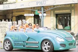 瑞典这辆可伸缩豪车，载人时伸长停车时缩短，设计非常人性化