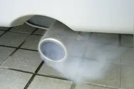 排气管一直冒白烟是哪里的问题？冒浓白烟可能要大修！视频封面