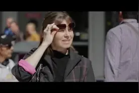 华人最经典快闪！合唱《月亮代表我的心》《外面的世界》，感动视频封面