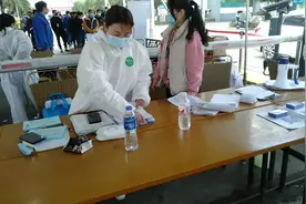 正泰电器招工啦，今天特别多的帅哥美女来面试，工资听说挺高的