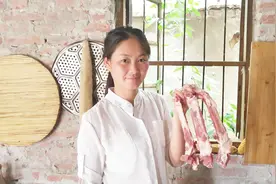 农家地锅烧排骨，大火煮慢火炖，40分钟烧出一锅排骨，太香了视频封面