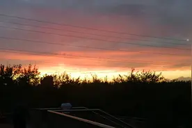 实拍8月最后一天北京出现七彩云，太壮观美丽了
