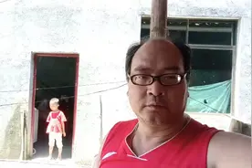 五岁小孩做泥工，做起事情真仔细，干的活可以和成人比媲美视频封面