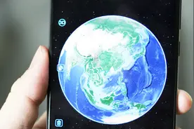 手机3D全景地球仪，能从太空缩放直接看清你家屋顶，一清二楚！视频封面