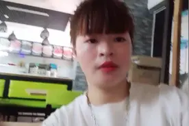 大女儿说妈妈，你怎么还不回来呀？我真的好想你！