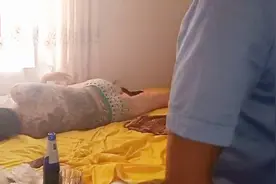 110、119、120全到场！情侣吵架男子扬言要割腕 破门后众人愣住视频封面