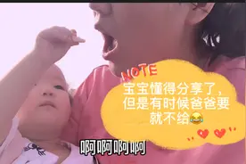 宝妈带9个月宝宝游郑州贾鲁河，宝宝一直哭闹，被一个米饼哄住