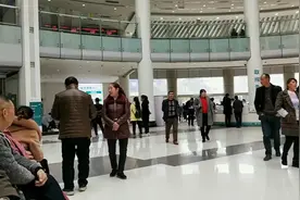 遵义医学院附属医院，是遵义最好的医院，每天早上都是人山人海的视频封面
