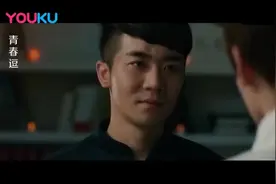 小情侣过恋爱纪念日，结果一旁小伙秒变戏精，扮作牧师让两人宣誓