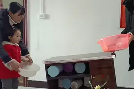 橡皮泥盒子当弹珠的新玩法，很不错视频封面
