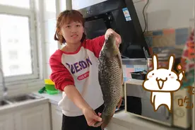 鲤鱼别再红烧了，小玉教你做烤鱼，方法简单味鲜美视频封面