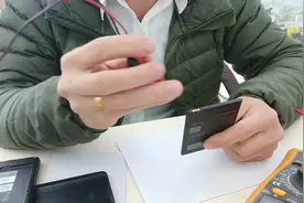 手机久放不开机，充电多久都没反应？小白告诉你自己在家就能解决视频封面