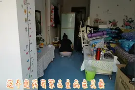 一年搬四次家看新疆小媳妇怎么把巨无霸冰箱一个人搬上楼太厉害了视频封面