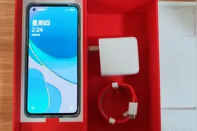 一加8T开箱，看看外观怎样视频封面