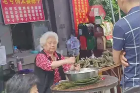 成都马鞍路粽子一条街又飘香了，到底买哪家婆婆的好，我也不清楚视频封面