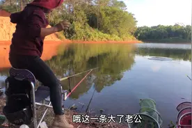 云姐夫妻水库抢钓友位置，大鱼溜三秒就切线，这地方怎么钓才爆护视频封面