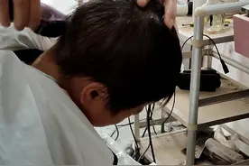 为啥小孩一剪头发就哭呢视频封面