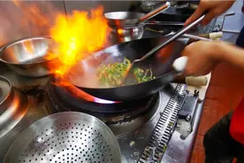 广东师傅炒粤味小炒皇，控制火候非常重要，出锅够锅气，收藏吧