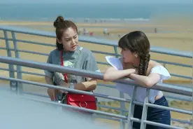 女子被男友甩_闺蜜安慰她大骂渣男_结果男友给闺蜜打来了电话视频封面