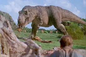 恐龙动物园，食草龙受惊奔跑，原来后面跟着霸王龙！