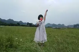 女孩韦茵如一首《百花香》，为自己升入小学一年级唱贺#儿童启蒙#视频封面