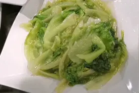 青菜为什么要焯水再炒呢？直接炒有啥不一样吗？看别人是如何炒的