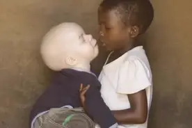 世界上最“贵”的人，血液价值堪比黄金！被当地居民当成猎物视频封面