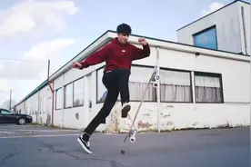 运动 滑板男孩的帅气舞步 飘逸 帅气 有型视频封面