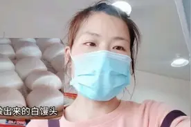 早餐店馒头配方:一斤面2.5克酵母，1克盐，10克白糖，30克老面。