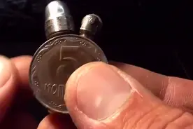 看看国外牛人如何用硬币制做打火机。视频封面