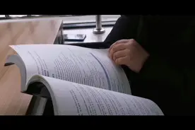 她是英语老师张雪视频封面