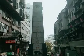 重庆的一楼不一定是一楼有可能是五楼，重庆的坡有多高梯子有好多